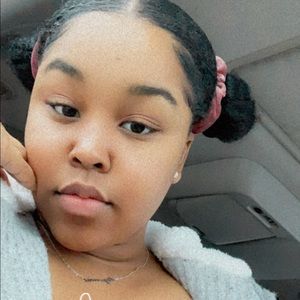 Meet your Posher, Kira